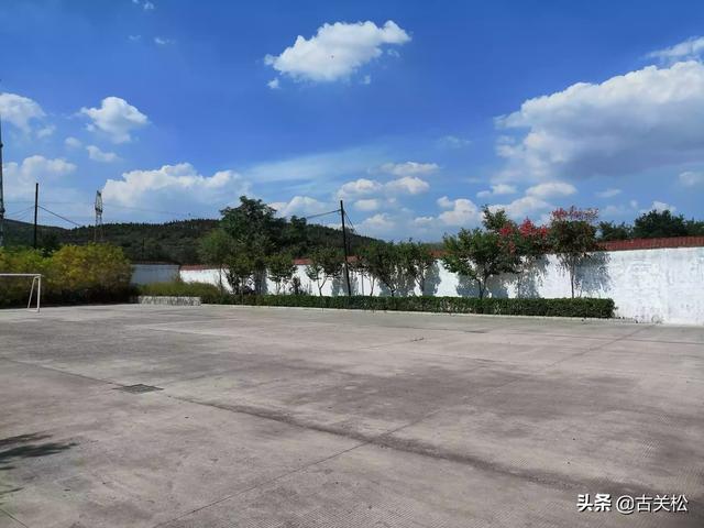 爱我的每个人 歌词（爱我的每个人歌词是什么意思）