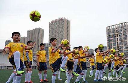 足球教学视频（二年级足球教学视频）